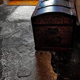 Baúl antiguo decorado entrega en persona ,