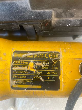 Taladro Percutor Dewalt con maletín leer