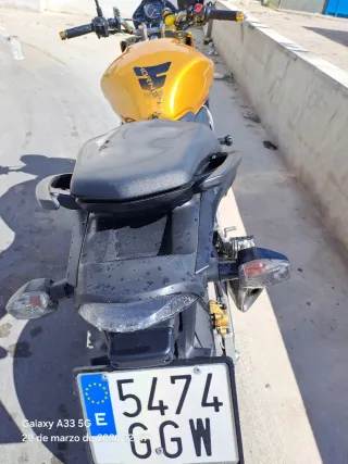 Honda CB600F Hornet Negra/Dorada