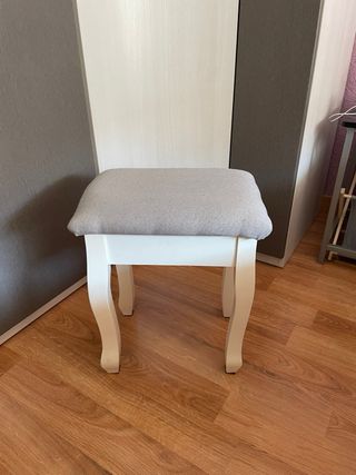Tocador de maquillaje con taburete a juego