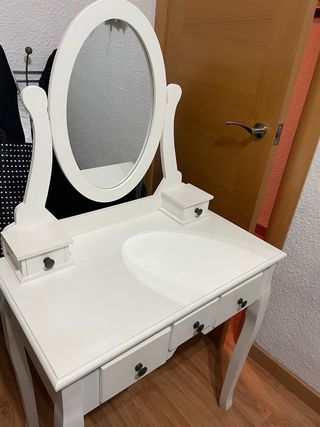 Tocador de maquillaje con taburete a juego