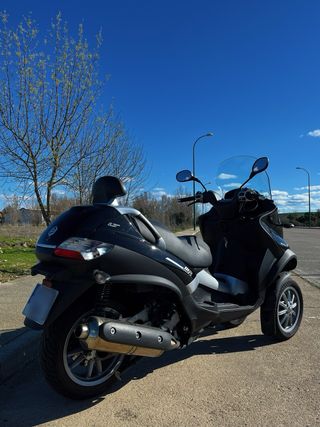 Piaggio MP3 400 LT Negra en perfecto estado