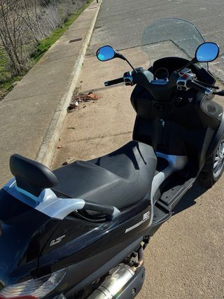 Piaggio MP3 400 LT Negra en perfecto estado