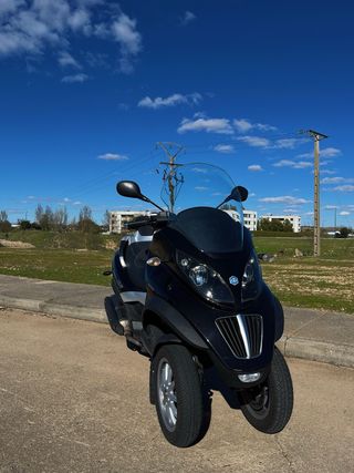 Piaggio MP3 400 LT Negra en perfecto estado