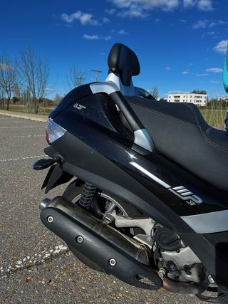 Piaggio MP3 400 LT Negra en perfecto estado