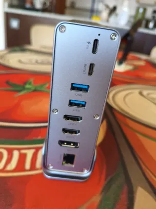 Stazione di docking HUB 15 in 1 USB-C Nuovo e mai usato