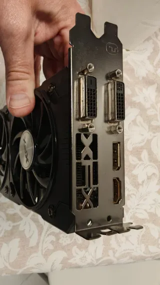 Tarjeta Gráfica XFX R9 370 4GB GDDR5