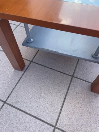 Mesa de comedor de madera y cristal