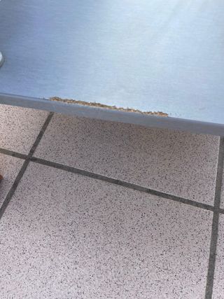 Mesa de comedor de madera y cristal