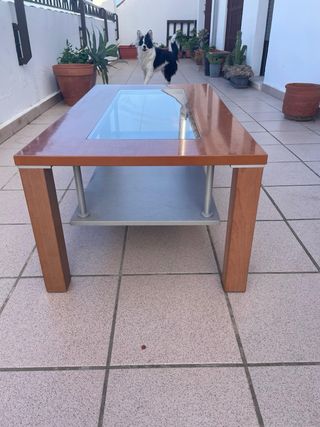 Mesa de comedor de madera y cristal