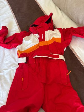 Ropa de nieve infantil roja