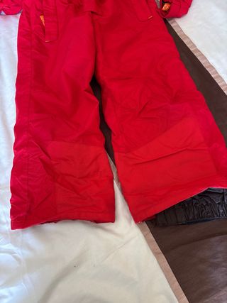 Ropa de nieve infantil roja