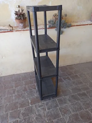 Estantería de plástico negra