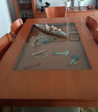 Mesa de comedor y sillas. Urge vender