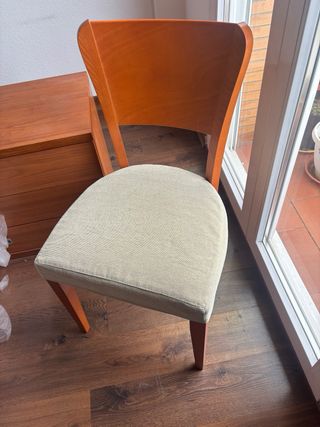 Mesa de comedor y sillas. Urge vender