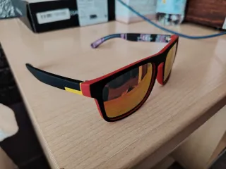 Gafas de sol cristal reflejo rojo