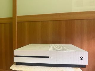 Xbox One 1TB Blanca + Mando