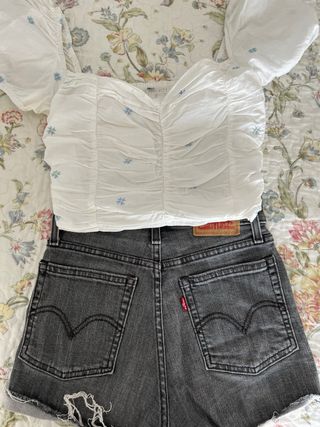 Lote Ropa: Levi's Jeans y 4 Tops