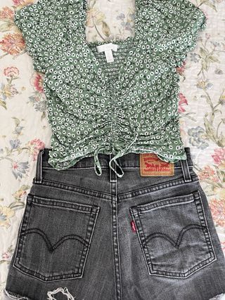 Lote Ropa: Levi's Jeans y 4 Tops