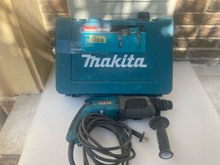 Taladro Percutor Makita HR2470 con maletín