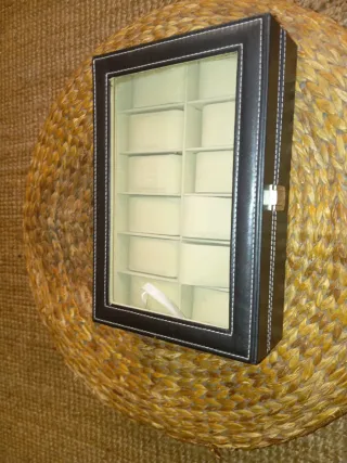 Expositor para 12 relojes con tapa de cristal