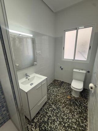 Alquiler piso 4 habitaciones junto a Av. Abenarabi