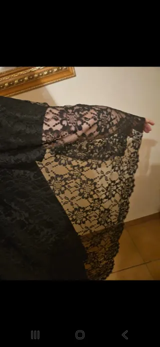 Mantilla, peineta, collar y pendientes broches