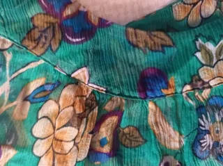 Blusa fluida estampada multicolor