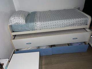 Se vende cama nido con colchón y mesita de noche