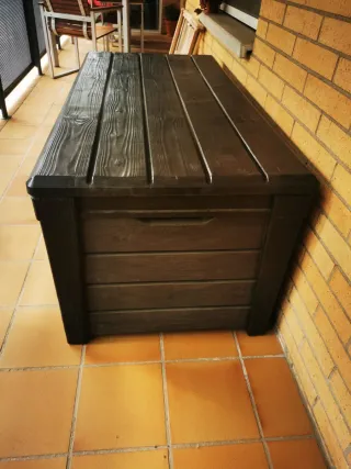 Baúl banco exterior Keter Arcón de resina