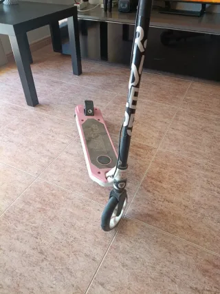 Patinete eléctrico rosa