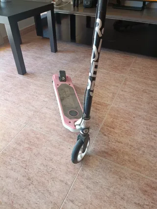 Patinete eléctrico rosa