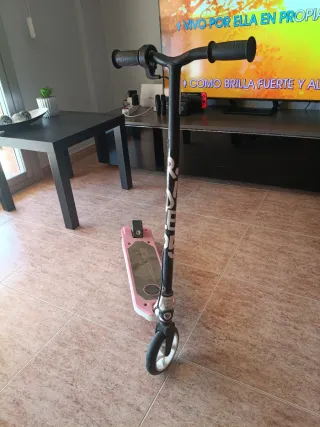Patinete eléctrico rosa