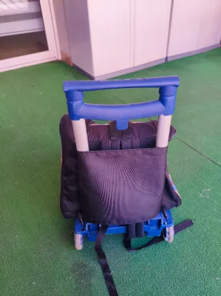 Mochila patinaje  con ruedas y diseño divertido