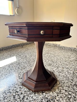 Mesa auxiliar octogonal antigua