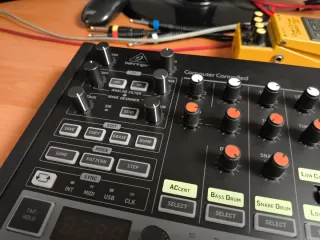 Behringer RD-8 Rhythm Designer Casi Nuevo