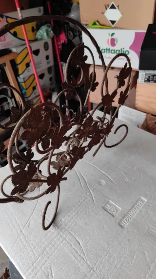 Porta riviste forgiato a mano con foglie