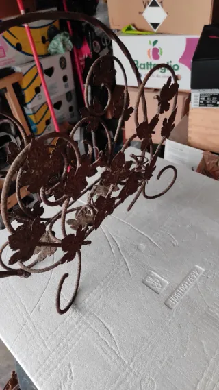 Porta riviste forgiato a mano con foglie