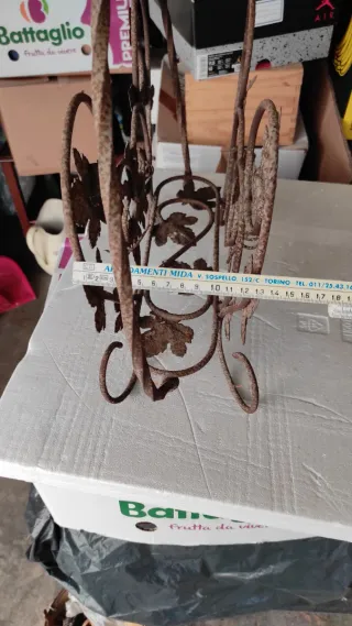 Porta riviste forgiato a mano con foglie