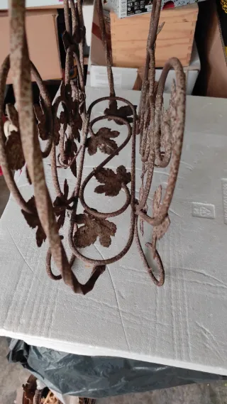 Porta riviste forgiato a mano con foglie