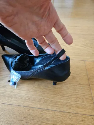 Zapatos salón Uterque negros Talla 38.