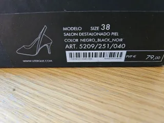 Zapatos salón Uterque negros Talla 38.