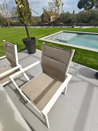 Conjunto mesa y 4 sillas comedor jardín