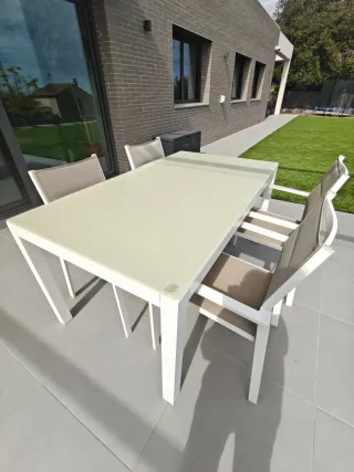 Conjunto mesa y 4 sillas comedor jardín