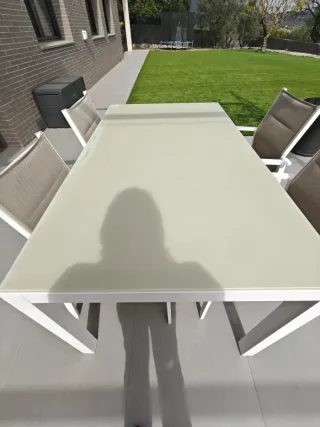 Conjunto mesa y 4 sillas comedor jardín