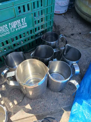Lote de teteras y jarras de metal