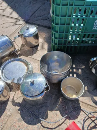 Lote de teteras y jarras de metal