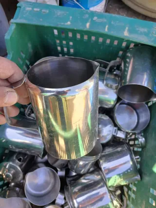 Lote de teteras y jarras de metal