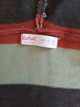 Sudadera con capucha y rayas