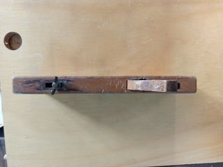 Cepillo carpintero antiguo estrecho